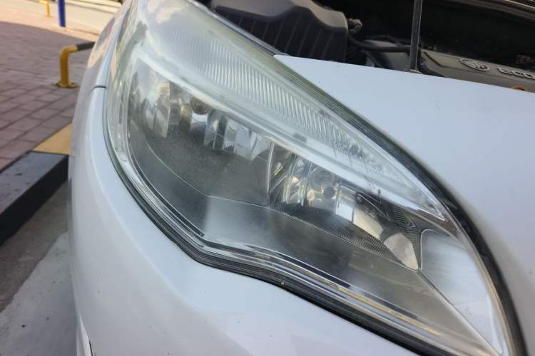 Used Buick GT 2012 XT 1.6L Automatic Fashion Edition Right Front Headlight
