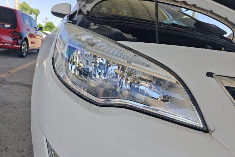 Used Buick GT 2012 XT 1.6L Automatic Fashion Edition Right Front Headlight
