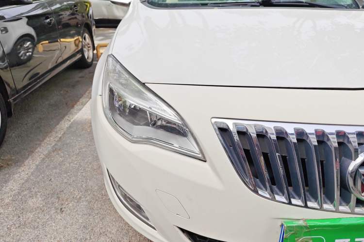 Used Buick GT 2012 XT 1.6L Automatic Fashion Edition Right Front Headlight