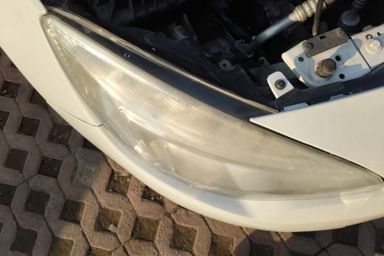 Used Buick GT 2012 XT 1.6L Automatic Fashion Edition Right Front Headlight