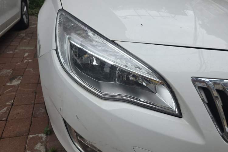 Used Buick GT 2012 XT 1.6L Automatic Fashion Edition Right Front Headlight