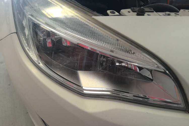 Used Buick GT 2012 XT 1.6L Automatic Fashion Edition Right Front Headlight