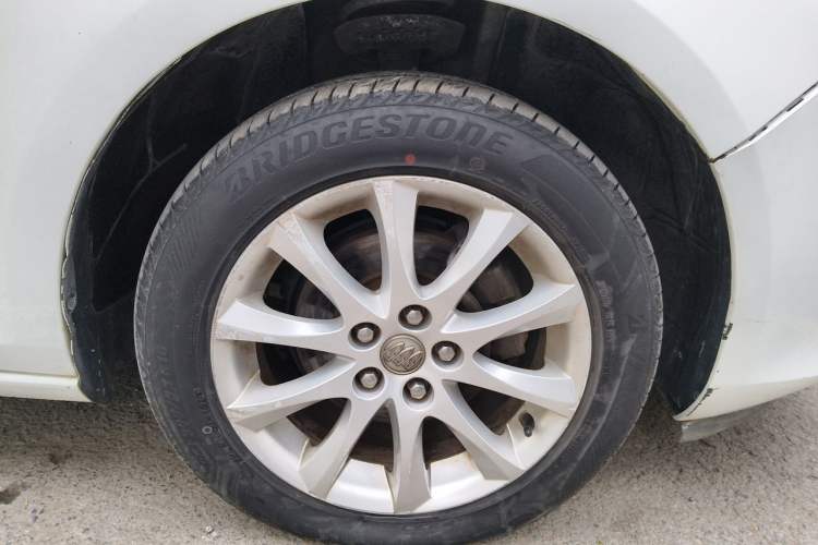 Used Buick GT 2012 XT 1.6L Automatic Fashion Edition Right Front Wheel Hub