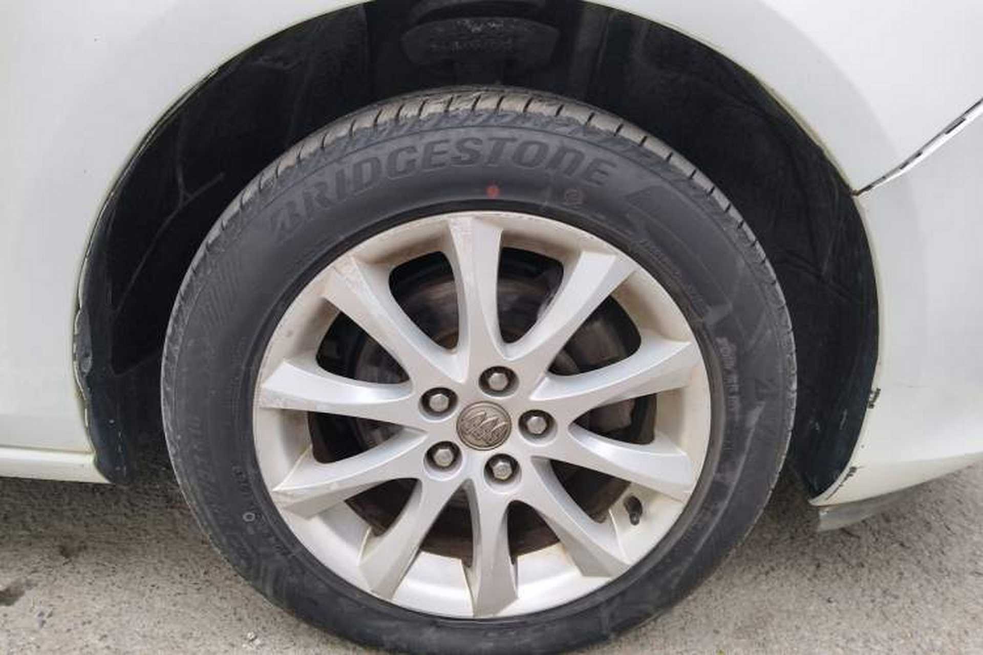 Used Buick GT 2012 XT 1.6L Automatic Fashion Edition Right Front Wheel Hub