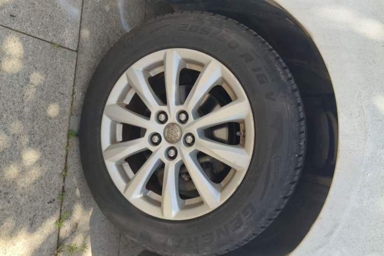 Used Buick GT 2012 GT 1.6L Automatic Fashion Edition Right Front Wheel Hub