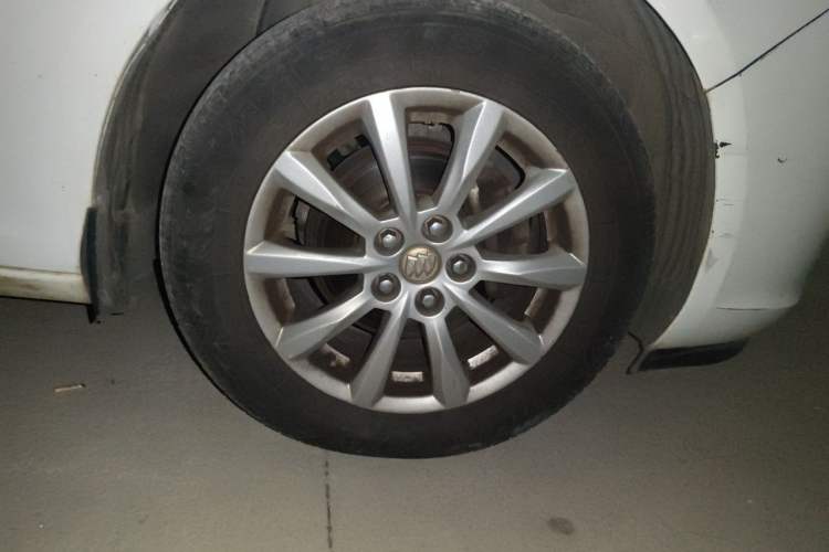Used Buick GT 2012 GT 1.8L Automatic Fashionable Leather Edition Right Front Wheel Hub