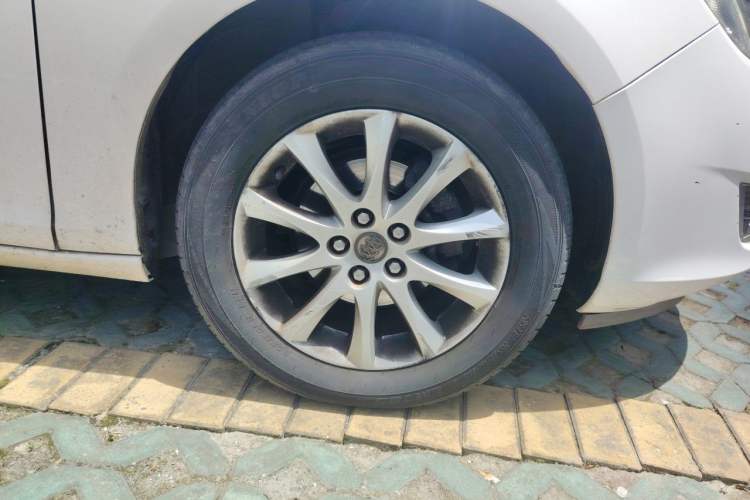Used Buick GT 2012 XT 1.6L Automatic Fashion Edition Right Front Wheel Hub