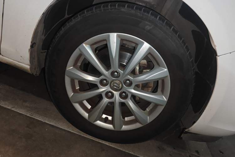 Used Buick GT 2012 GT 1.6L Automatic Fashion Edition Right Front Wheel Hub