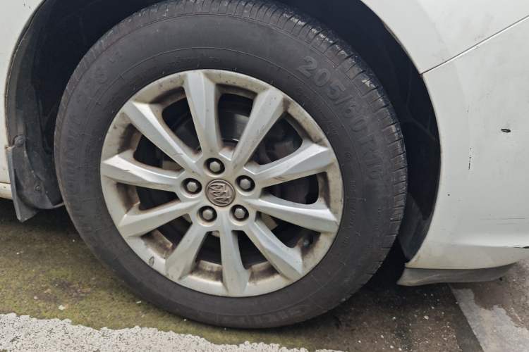 Used Buick GT 2012 GT 1.8L Automatic Fashionable Leather Edition Right Front Wheel Hub