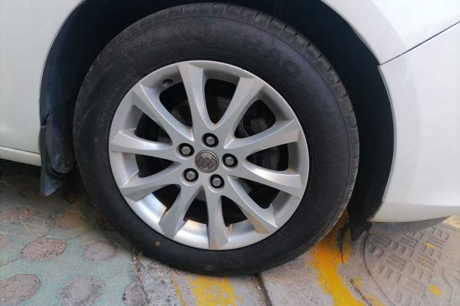Used Buick GT 2012 XT 1.6L Automatic Fashion Edition Right Front Wheel Hub
