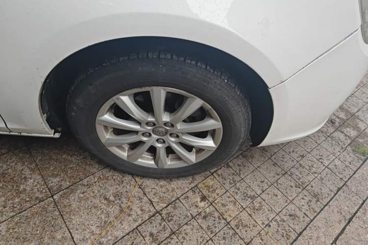 Used Buick GT 2012 GT 1.6L Automatic Comfort Edition Right Front Wheel Hub