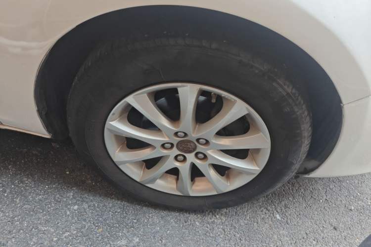 Used Buick GT 2012 XT 1.6L Automatic Fashion Edition Right Front Wheel Hub