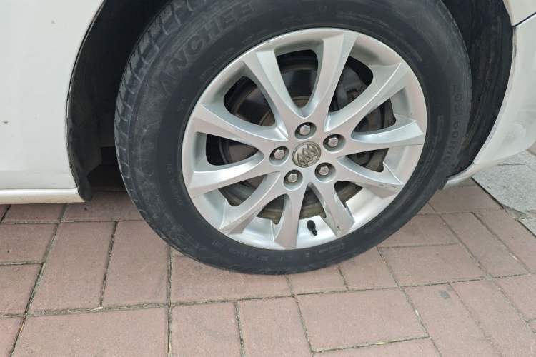 Used Buick GT 2012 XT 1.6L Automatic Fashion Edition Right Front Wheel Hub