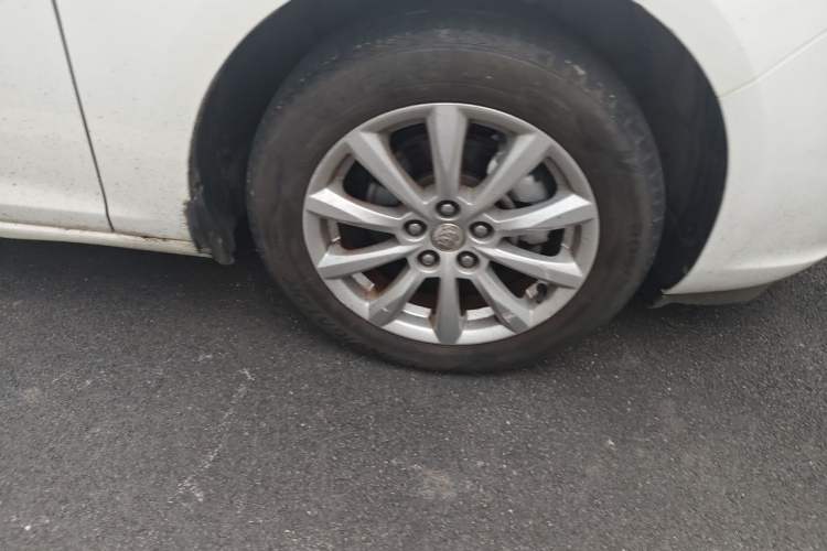 Used Buick GT 2012 GT 1.6L Automatic Fashion Edition Right Front Wheel Hub