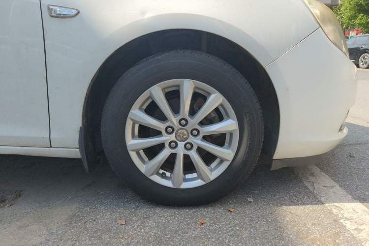 Used Buick GT 2012 GT 1.6L Automatic Fashion Edition Right Front Wheel Hub