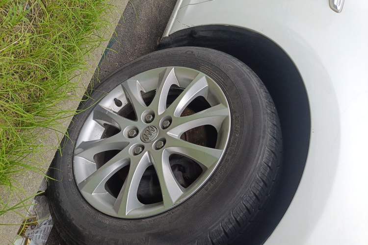 Used Buick GT 2012 XT 1.6L Manual Entry-Level Model Right Front Wheel Hub
