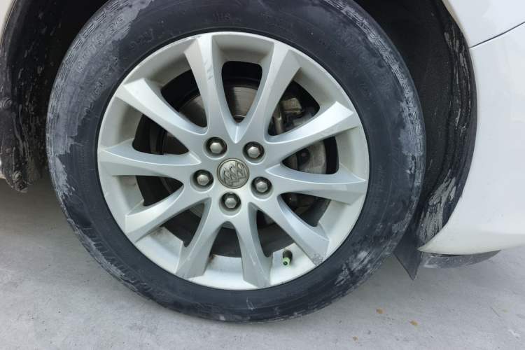 Used Buick GT 2012 XT 1.6L Automatic Fashion Edition Right Front Wheel Hub