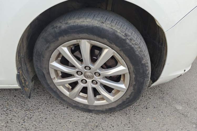 Used Buick GT 2012 GT 1.6L Automatic Fashion Edition Right Front Wheel Hub