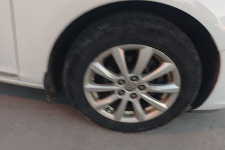 Used Buick GT 2012 GT 1.6L Manual Entry-Level Model Right Front Wheel Hub