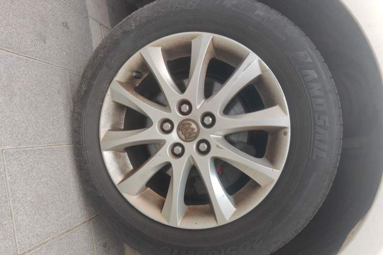 Used Buick GT 2012 XT 1.6L Manual Comfort Edition Right Front Wheel Hub