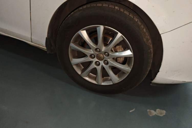 Used Buick GT 2012 XT 1.6L Automatic Comfort Edition Right Front Wheel Hub