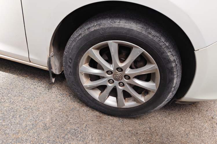 Used Buick GT 2012 XT 1.6L Automatic Fashion Edition Right Front Wheel Hub