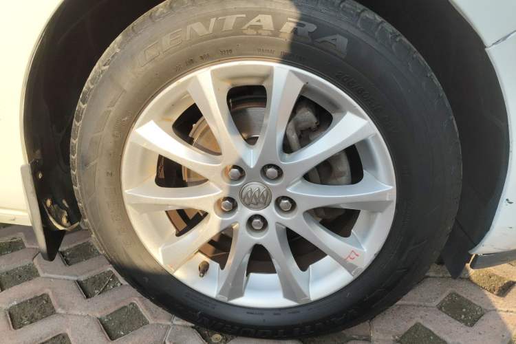 Used Buick GT 2012 XT 1.6L Automatic Fashion Edition Right Front Wheel Hub