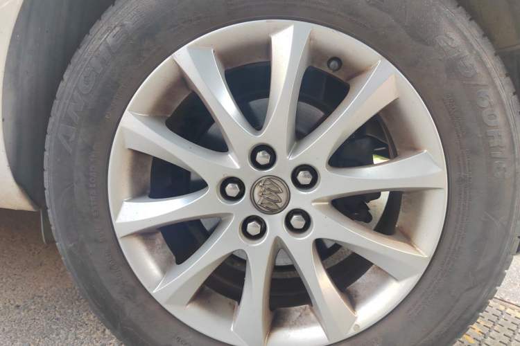 Used Buick GT 2012 XT 1.6L Automatic Fashion Edition Right Front Wheel Hub