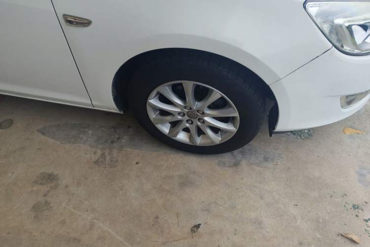 Used Buick GT 2012 XT 1.6L Automatic Fashion Edition Right Front Wheel Hub