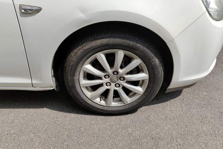 Used Buick GT 2012 GT 1.6L Automatic Comfort Edition Right Front Wheel Hub