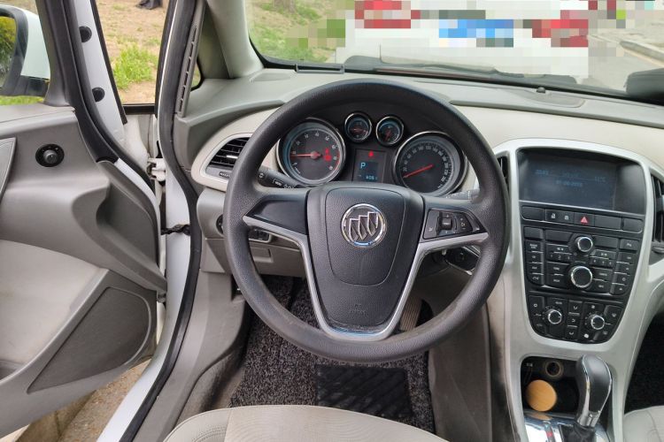 Used Buick GT 2012 XT 1.6L Automatic Fashion Edition Steering Wheel