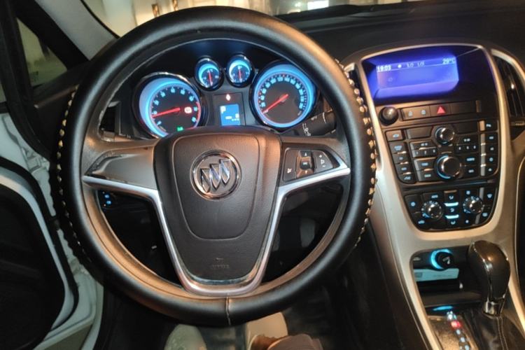 Used Buick GT 2012 GT 1.8L Automatic Fashionable Leather Edition Steering Wheel