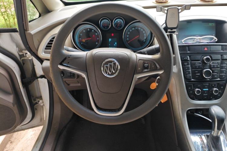 Used Buick GT 2012 GT 1.6L Automatic Fashion Edition Steering Wheel