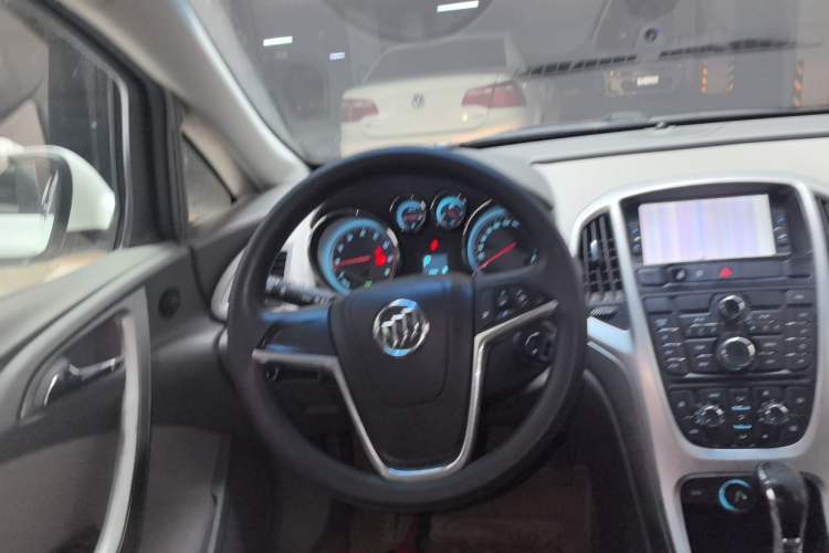 Used Buick GT 2012 XT 1.6L Automatic Fashion Edition Steering Wheel