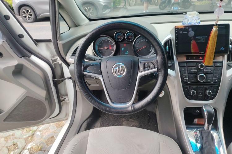 Used Buick GT 2012 XT 1.6L Automatic Fashion Edition Steering Wheel