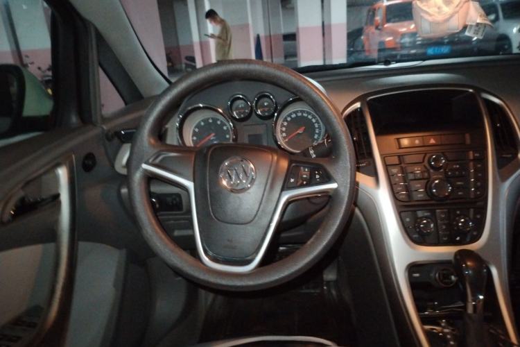 Used Buick GT 2012 XT 1.6L Automatic Fashion Edition Steering Wheel