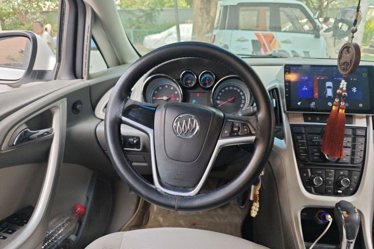 Used Buick GT 2012 XT 1.6L Automatic Fashion Edition Steering Wheel