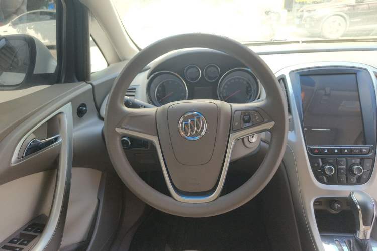 Used Buick GT 2012 GT 1.6L Automatic Fashion Edition Steering Wheel