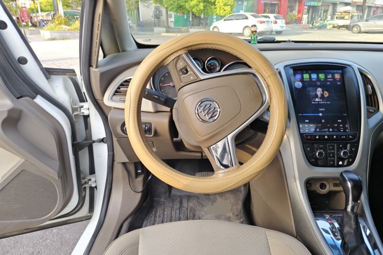 Used Buick GT 2012 GT 1.6L Automatic Fashion Edition Steering Wheel