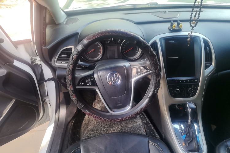 Used Buick GT 2012 GT 1.8L Automatic Fashionable Leather Edition Steering Wheel