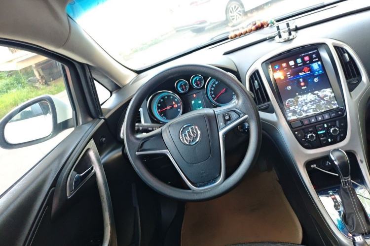 Used Buick GT 2012 XT 1.6L Automatic Fashion Edition Steering Wheel