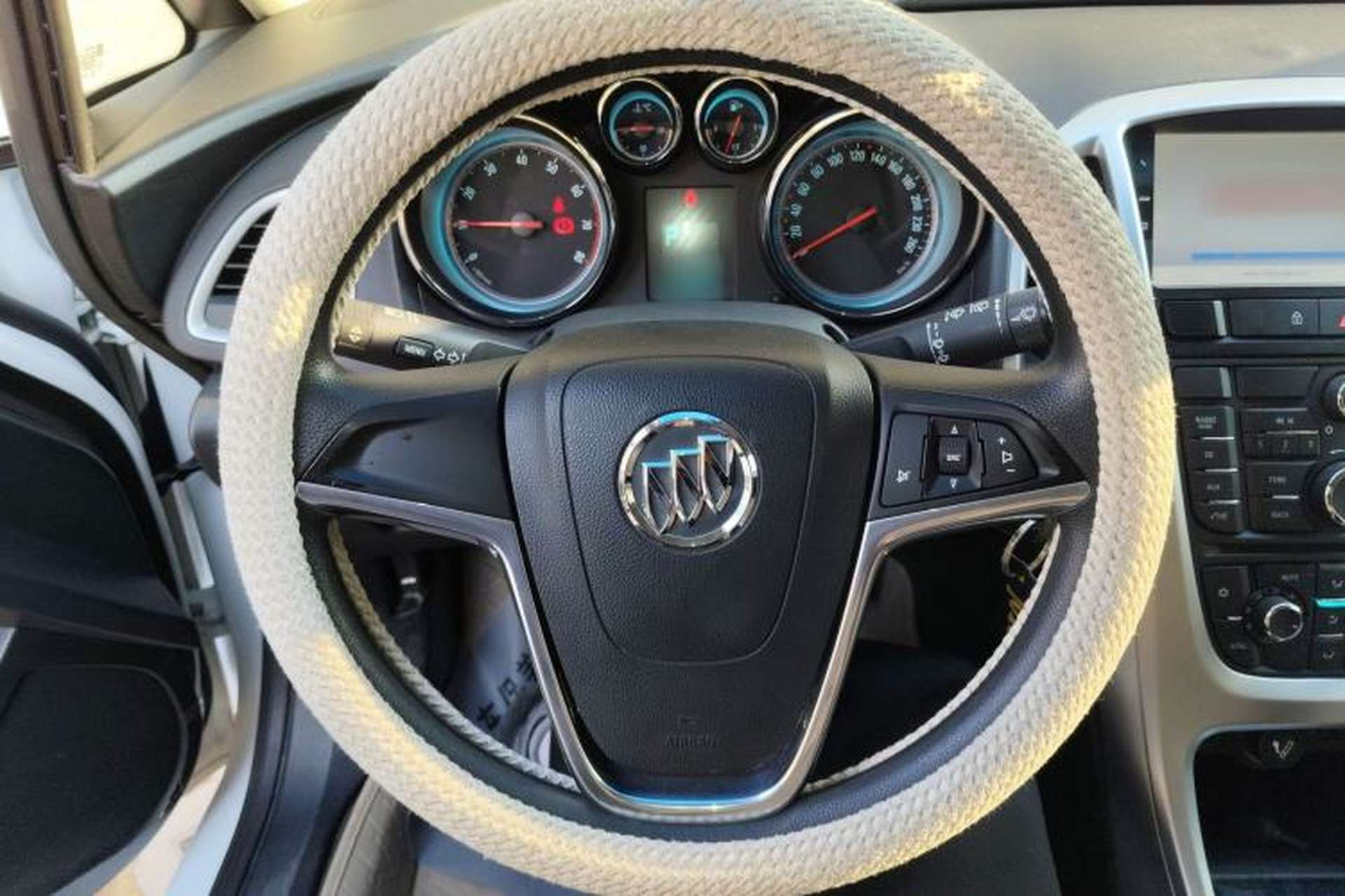 Used Buick GT 2012 XT 1.6L Automatic Fashion Edition Steering Wheel