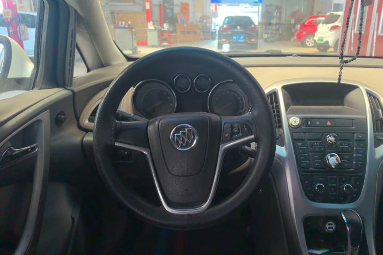Used Buick GT 2012 XT 1.6L Automatic Fashion Edition Steering Wheel