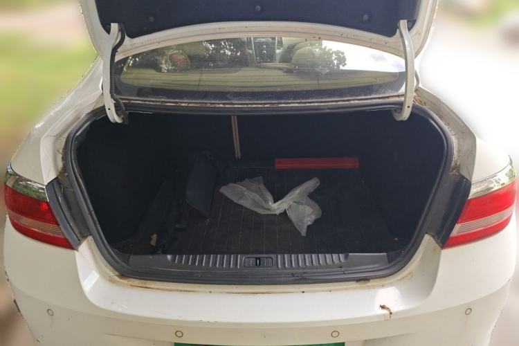 Used Buick GT 2012 GT 1.6L Automatic Fashion Edition Trunk