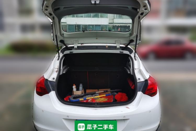 Used Buick GT 2012 XT 1.6L Automatic Fashion Edition Trunk