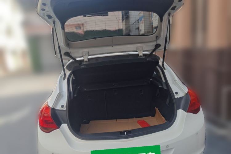 Used Buick GT 2012 XT 1.6L Automatic Fashion Edition Trunk