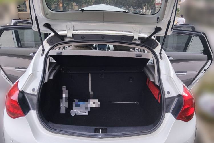 Used Buick GT 2012 XT 1.6L Automatic Fashion Edition Trunk