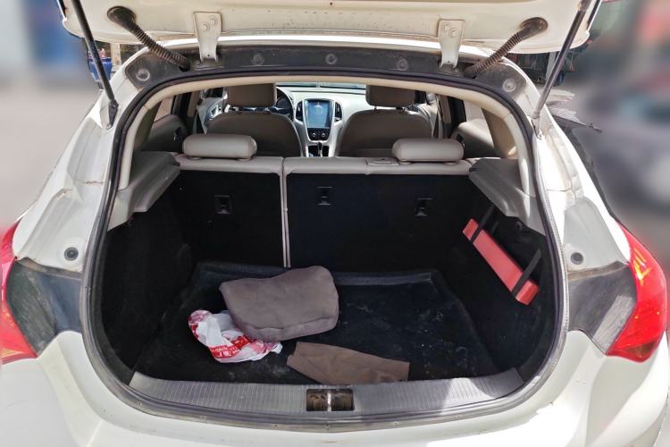 Used Buick GT 2012 XT 1.6L Automatic Fashion Edition Trunk