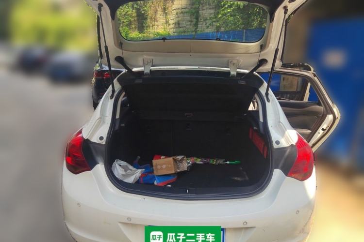 Used Buick GT 2012 XT 1.6L Automatic Fashion Edition Trunk