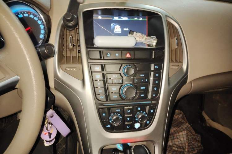 Used Buick GT 2012 GT 1.6L Automatic Fashion Edition Audio And AC Panel